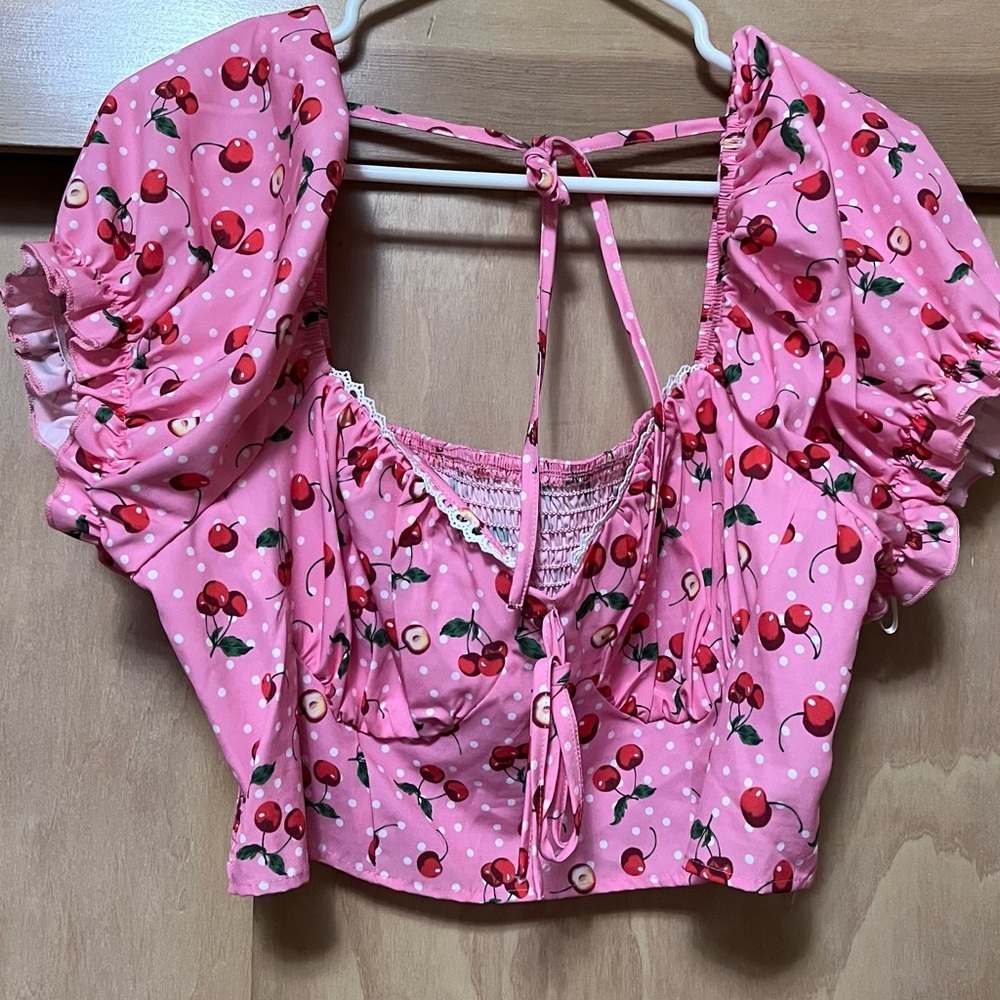 Size 1x Cherry print crop top peasant top